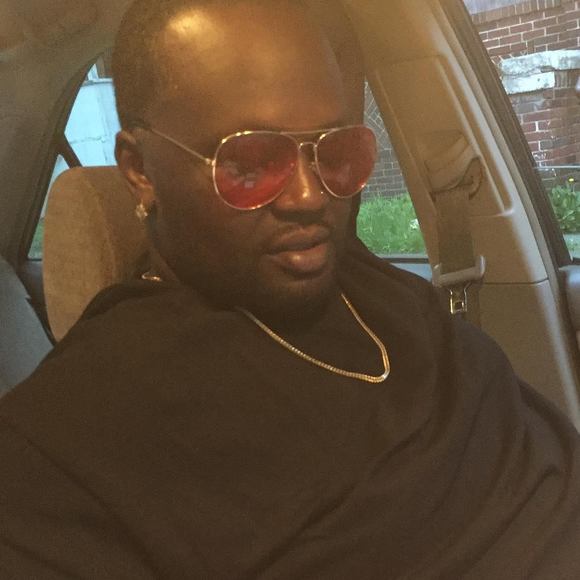 Meet your Posher, Quinn - Picture 1 of 1